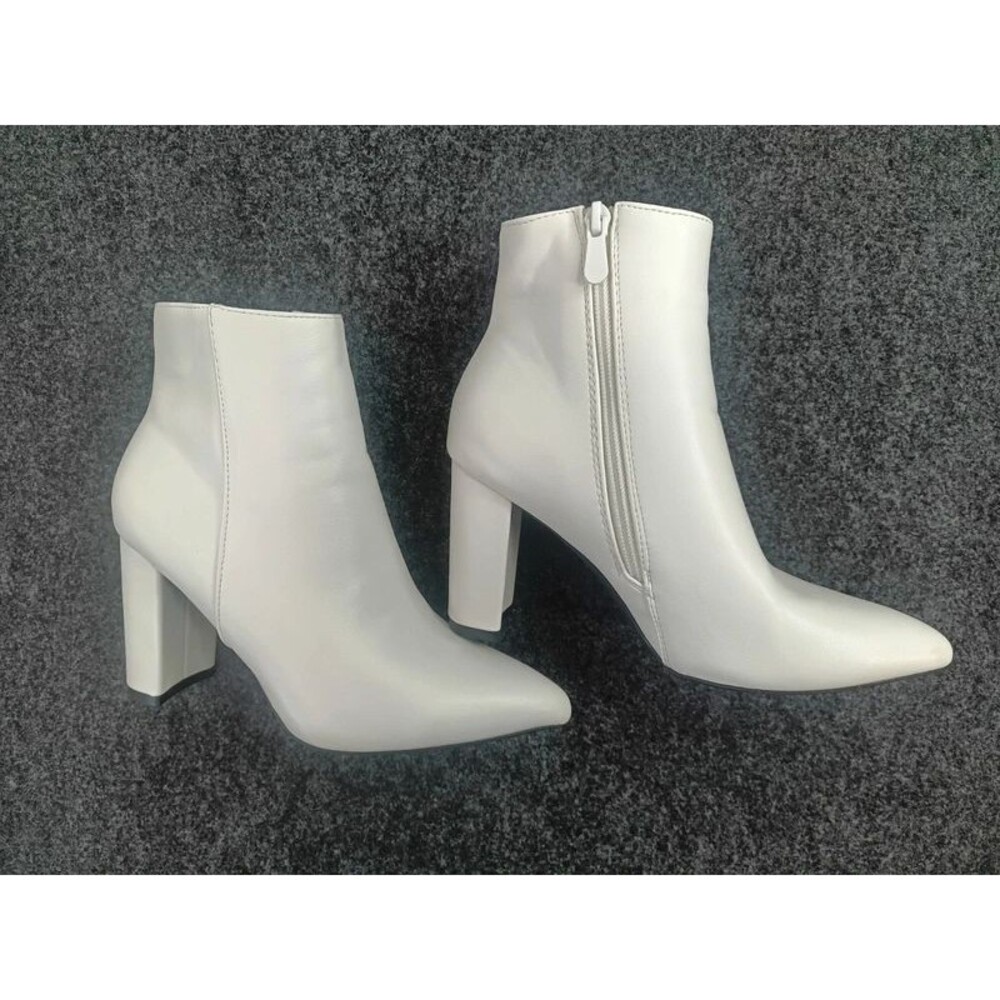 White fall ankle boots size 6